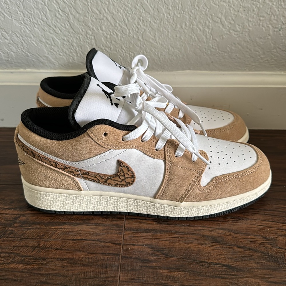 Nike Air Jordan 1 Low SE - Size: 6.5Y (Big Kids)